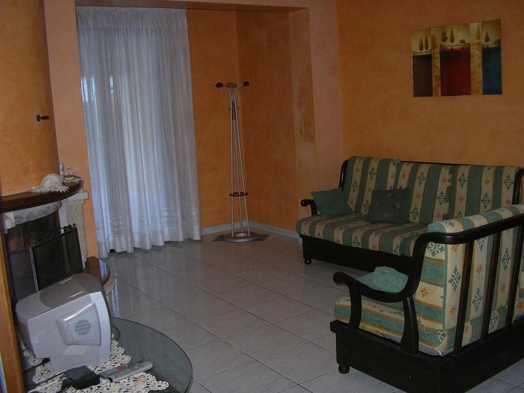 Terrazza Sul Mare Apartment Gioiosa Marea Cameră foto