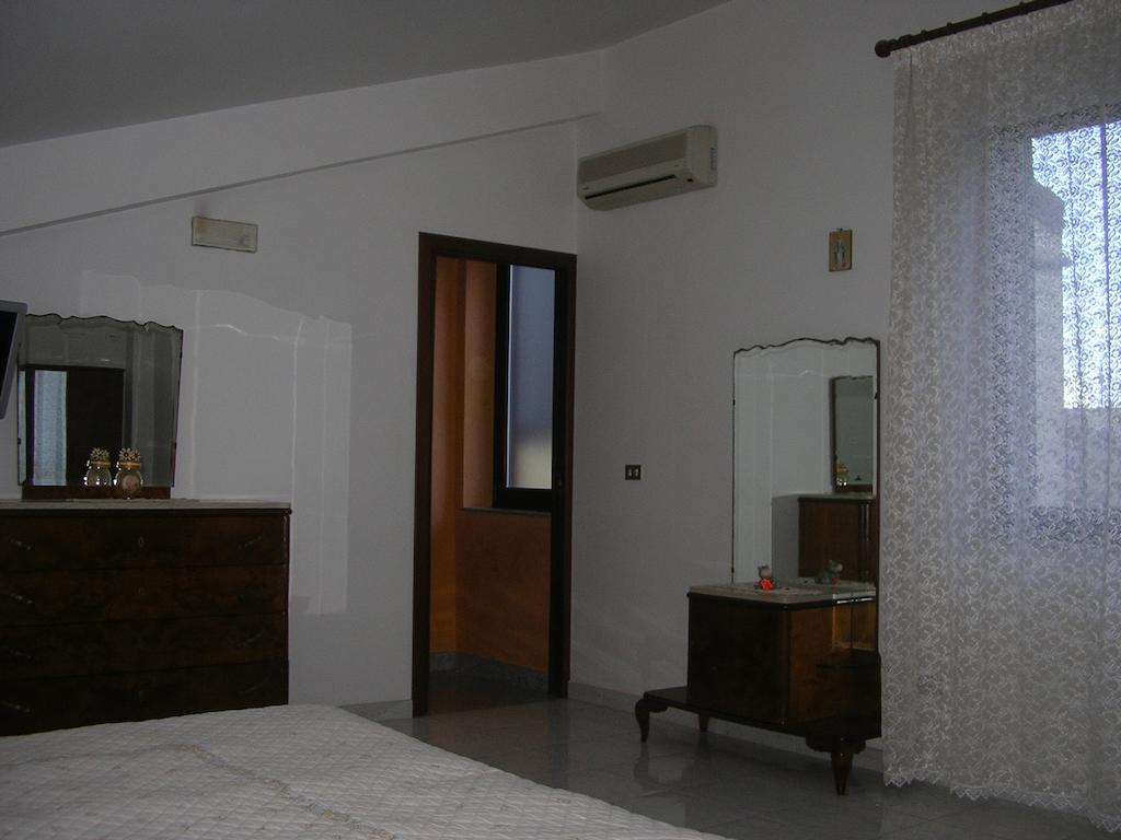 Terrazza Sul Mare Apartment Gioiosa Marea Cameră foto